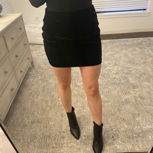 NWT Express black velvet bodycon skirt - S